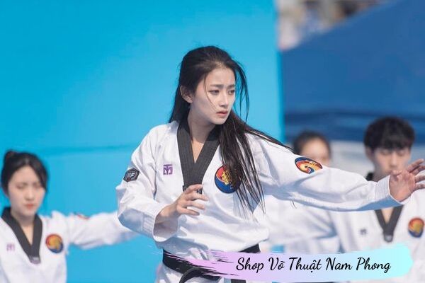Siêu nhí Taekwondo liên tục lập kỷ lục nhận giải thưởng nóng từ Trấn Thành